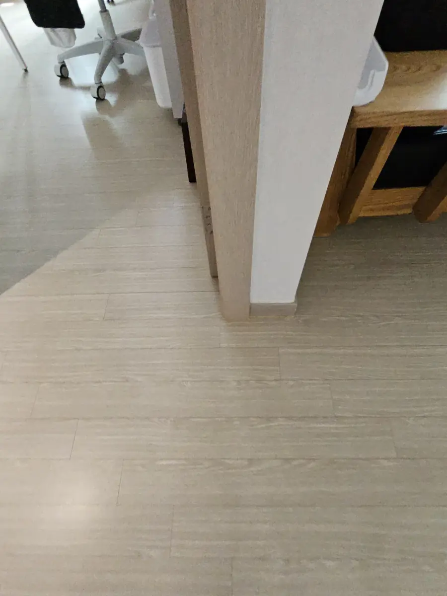 강남필름복원 관련 인테리어필름보수 안내 - 양주 제일풍경채 문틀 하단 작업 후