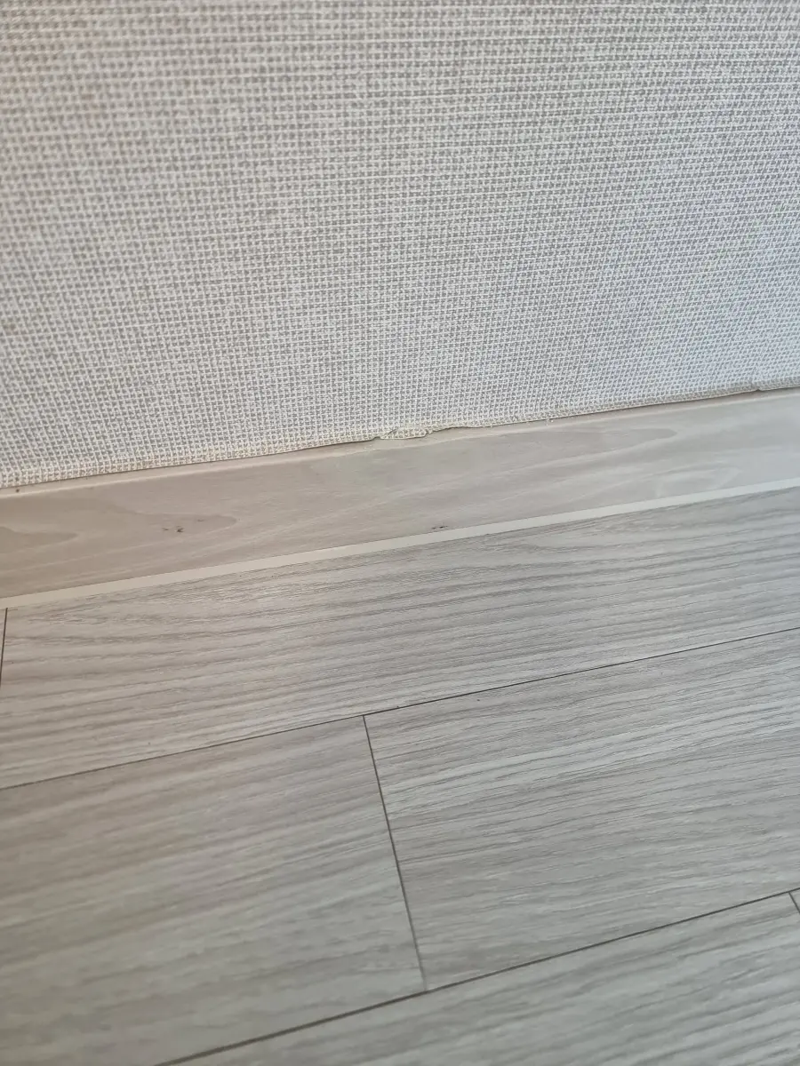 영종도 푸르지오 걸레받이 걸레받이보수 작업 사진 (필름복원 페이지)