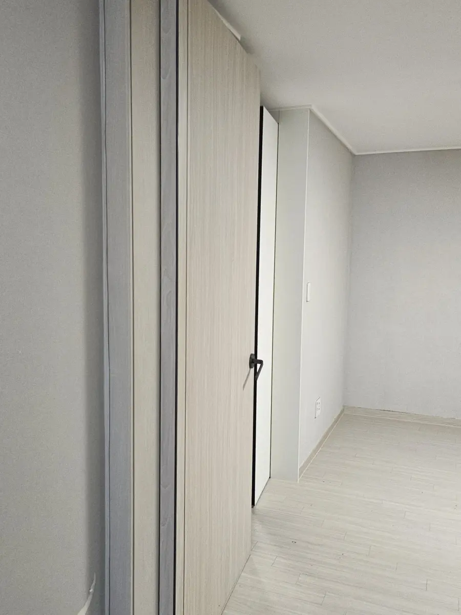 숲속마을 1단지 문틀 하단 필름복원 작업 사진